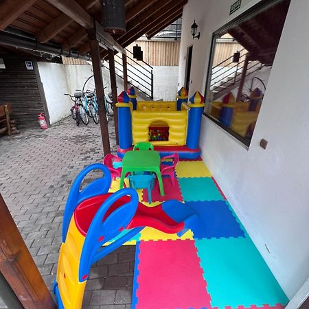 Vila Swe Sar Hotel Curtea De Arges Exterior photo
