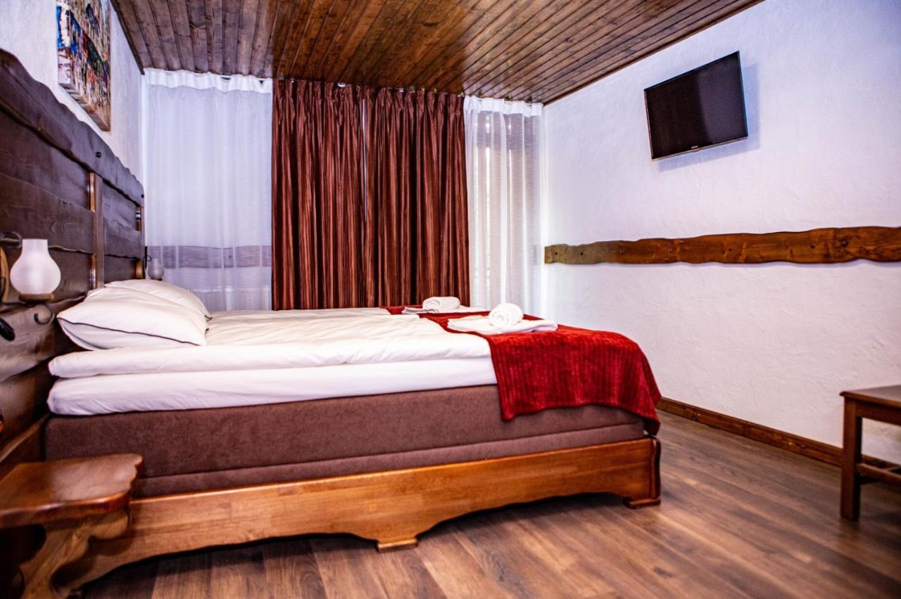 Vila Swe Sar Hotel Curtea De Arges Exterior photo