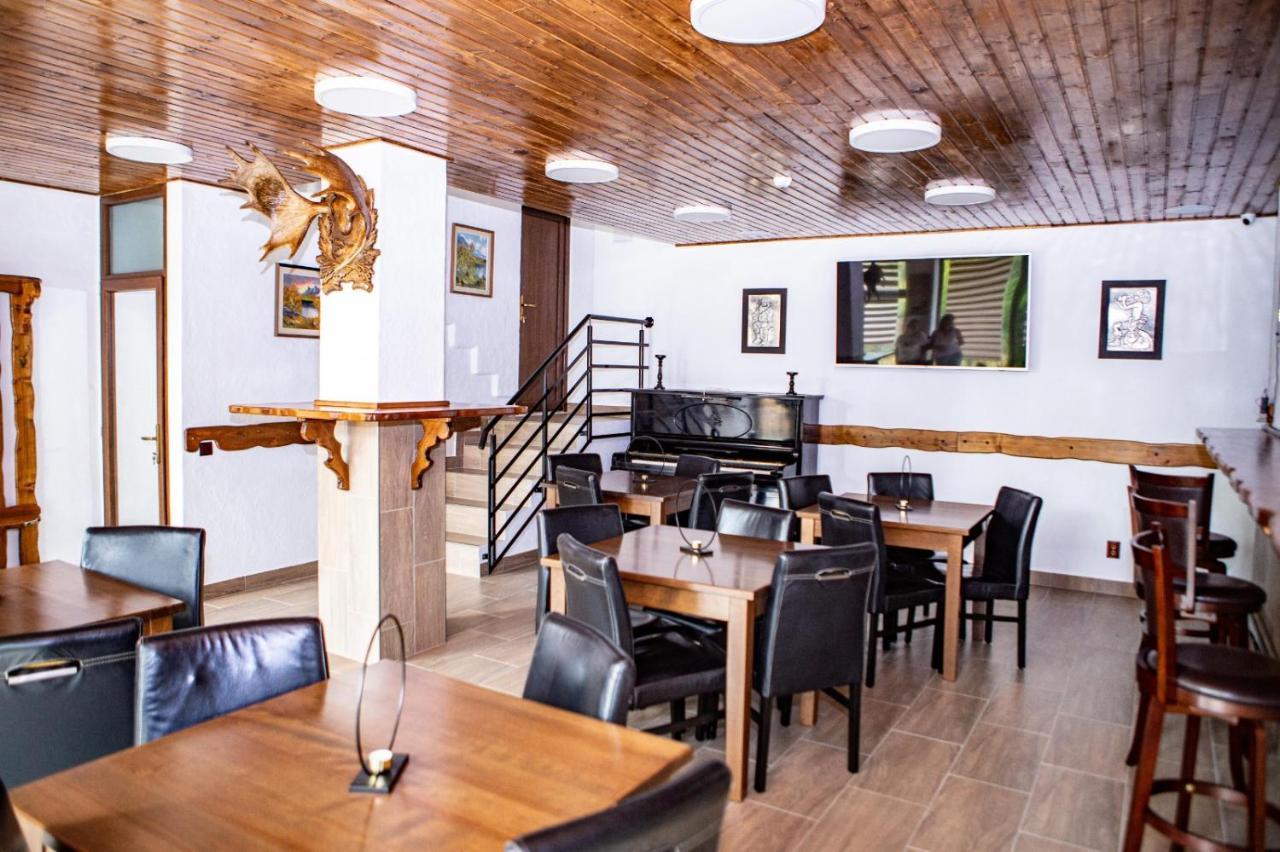 Vila Swe Sar Hotel Curtea De Arges Exterior photo