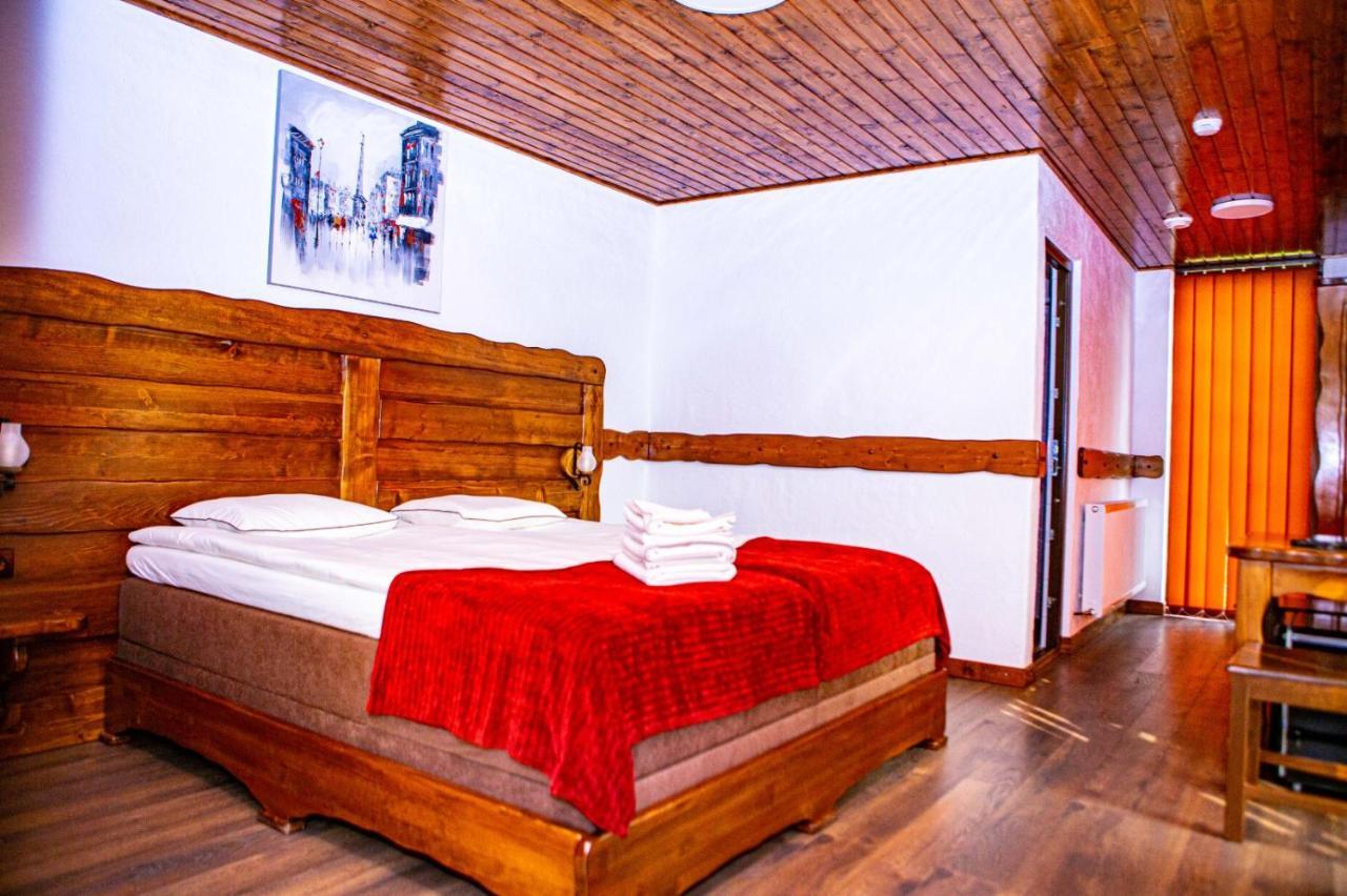 Vila Swe Sar Hotel Curtea De Arges Exterior photo