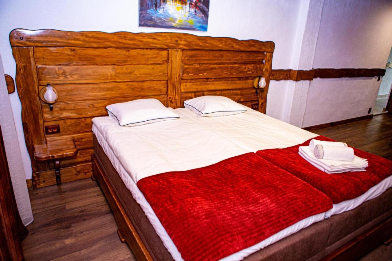 Vila Swe Sar Hotel Curtea De Arges Exterior photo