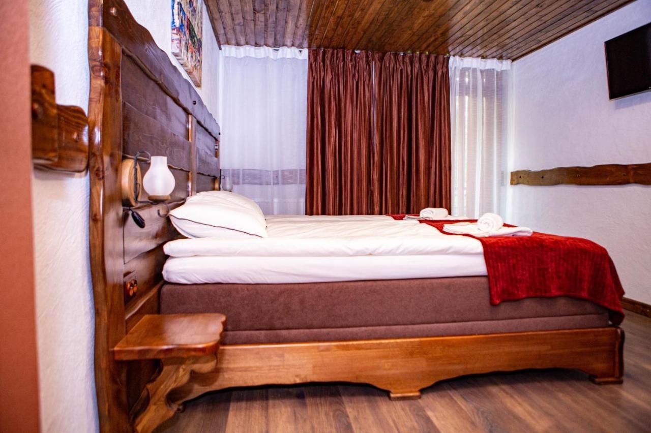 Vila Swe Sar Hotel Curtea De Arges Exterior photo